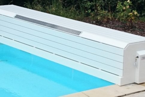 au volet de piscine banc avec panneau solaire discret en façade installation 30420 CALVISSON département gard