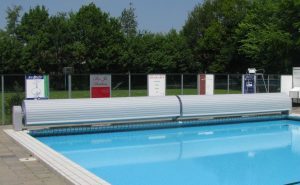 volet de piscine en deux parties pour piscine publique