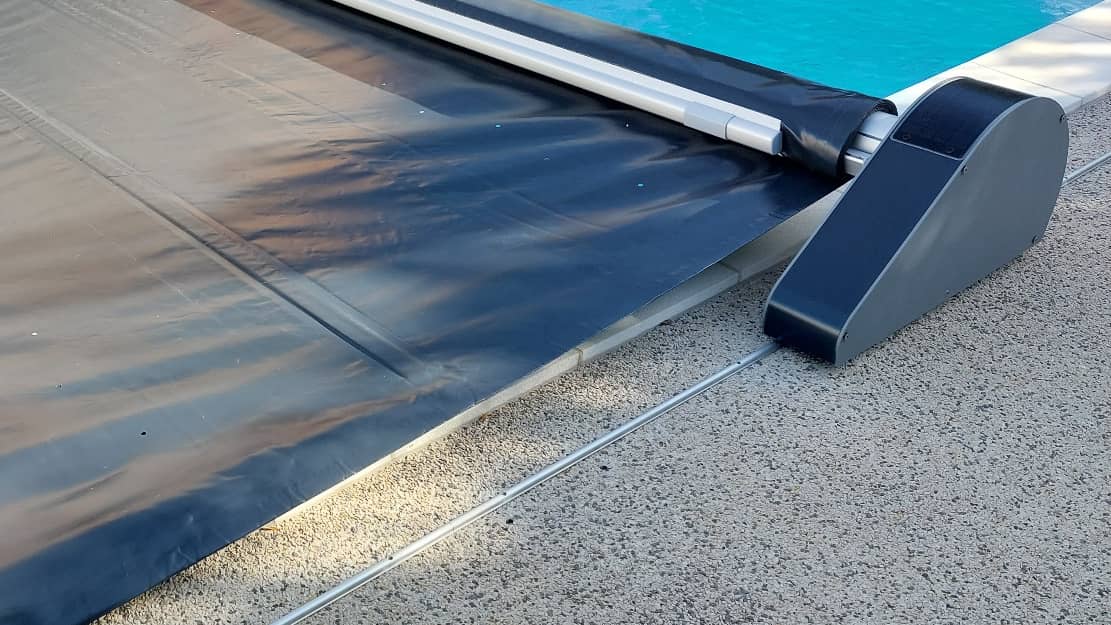 Bâche piscine ou rideau de piscine, comment choisir ? Coverline