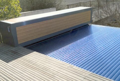 Banc avec piscine débordement et lames polycarbonates