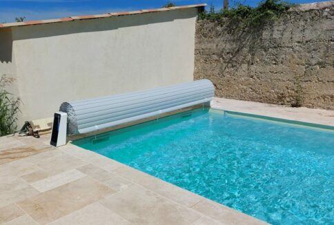 Piscine hors sol solaire pied design en aluminium