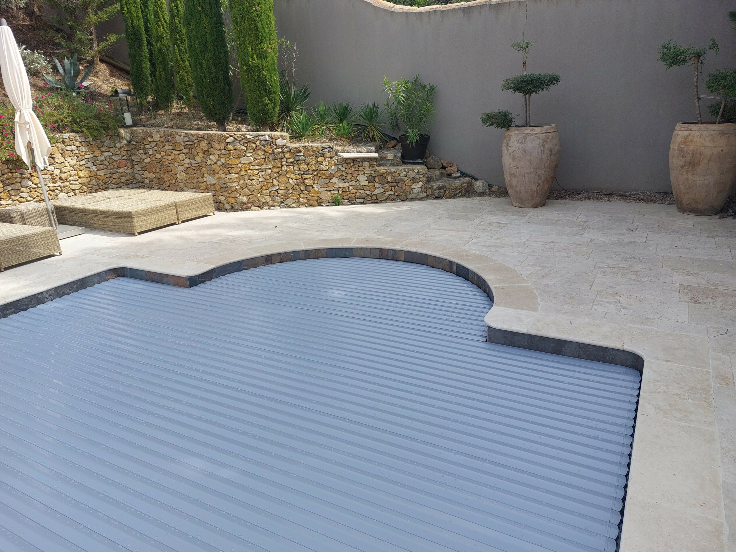 rideau hors sol solaire piscine
